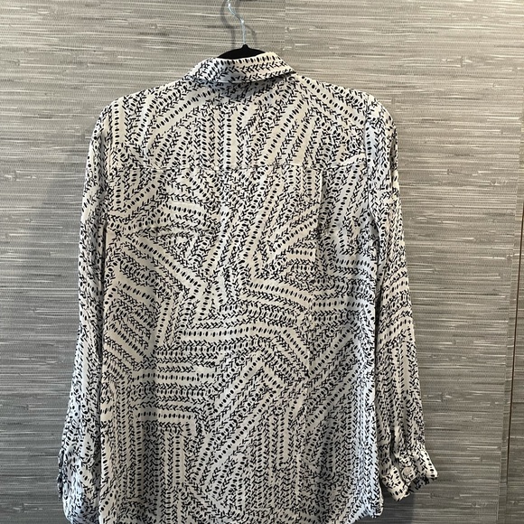 Cabi black and white print blouse. Size S. EUC - Picture 3 of 5